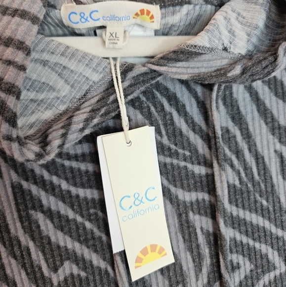 C&C California Womens Gray Zebra Print Hooded Shirt Sz XL Ribbed Super Soft - Picture 4 of 9